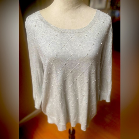 Beautiful Elle Grey Sweater with pearls. - Picture 1 of 3